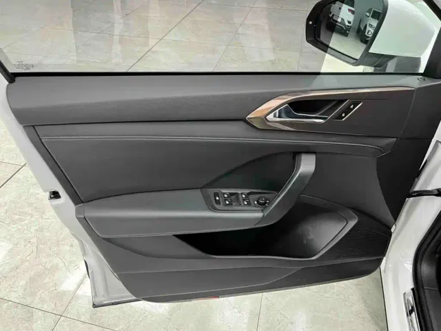 Volkswagen Tharu — Фото автомобиля 15