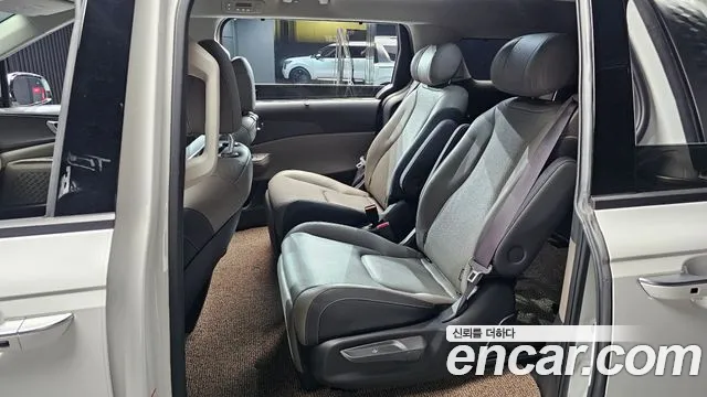 Kia Carnival Generation 4 — Фото автомобиля 11
