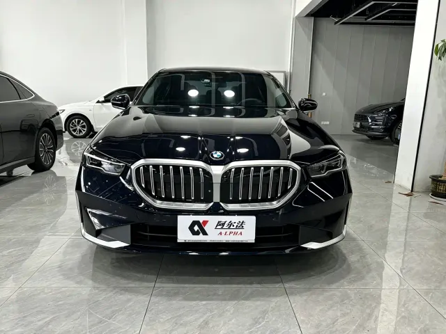 BMW 5 Series — Фото автомобиля 2