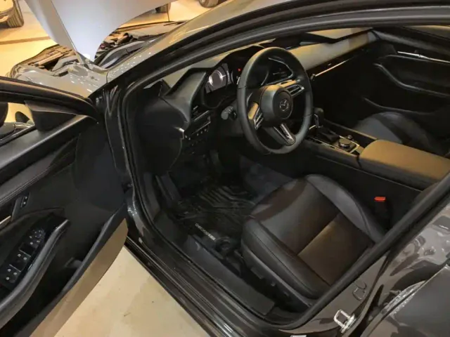 Mazda Axela — Фото автомобиля 19