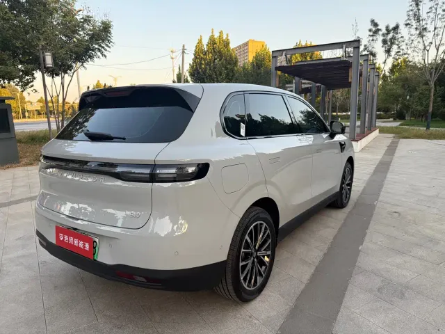 Leapmotor B10 — Фото автомобиля 6