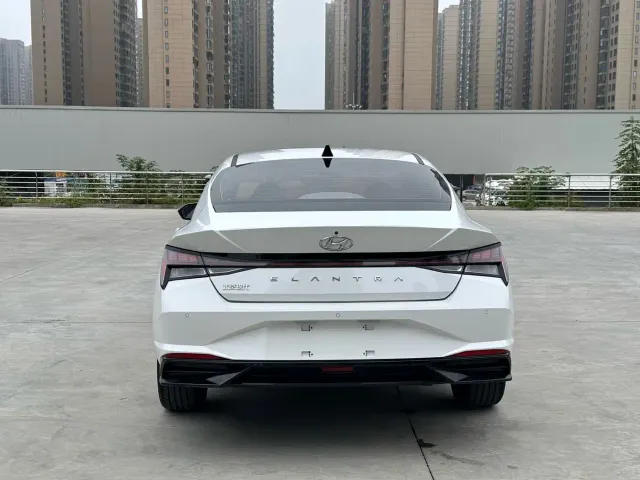 Hyundai Elantra — Фото автомобиля 5