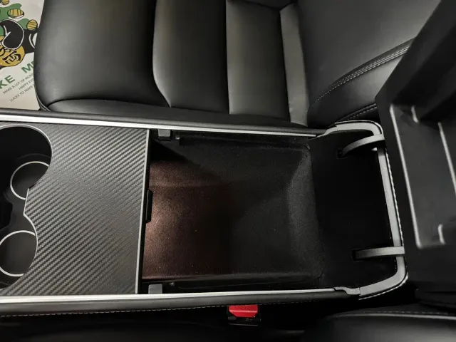 Tesla Model Y — Фото автомобиля 17