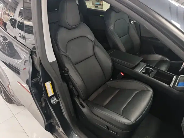 Tesla Model Y — Фото автомобиля 19