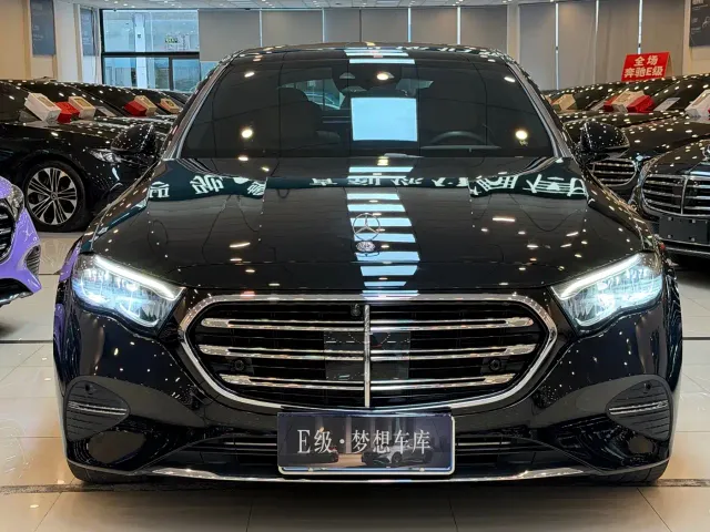 Фотография автомобиля — Mercedes-Benz E-Class