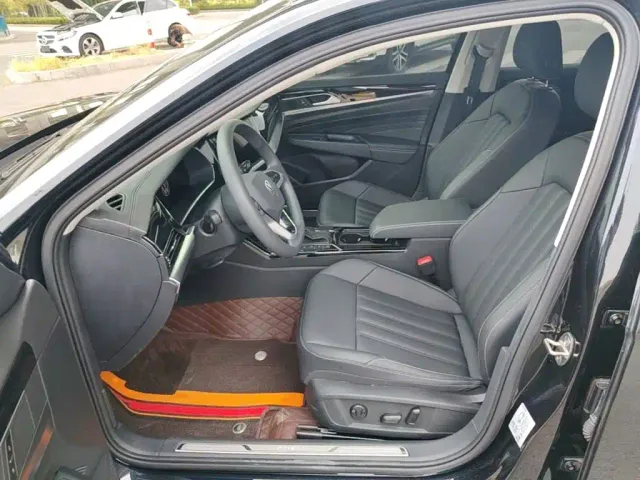 Volkswagen Passat — Фото автомобиля 14