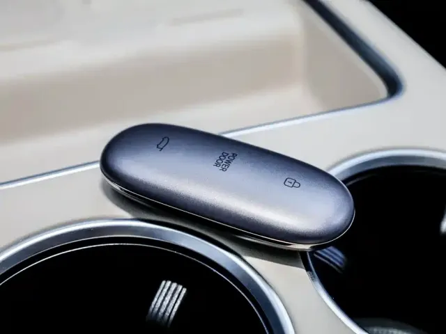Li Auto MEGA — Фото автомобиля 19