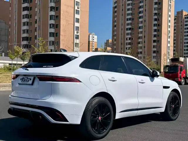 Jaguar F-Pace — Фото автомобиля 9