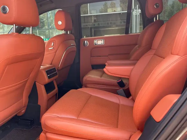 Li Auto L8 — Фото автомобиля 7