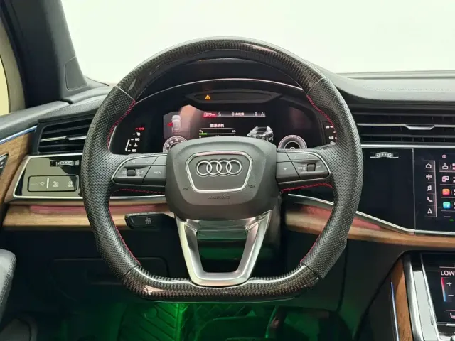 Audi Q7 — Фото автомобиля 14