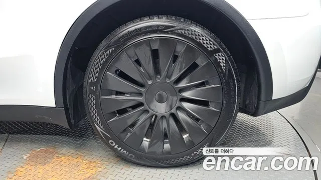 Tesla Model Y — Фото автомобиля 19