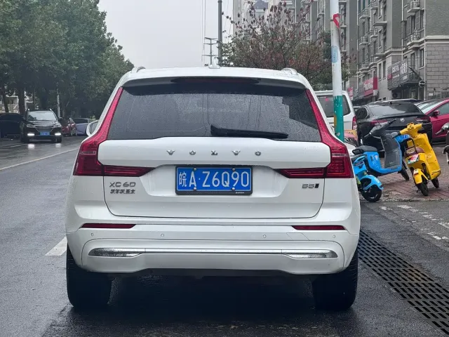 Volvo XC60 — Фото автомобиля 4