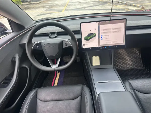 Tesla Model 3 — Фото автомобиля 9