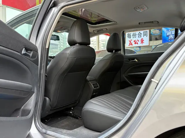 Peugeot Peugeot 408 2022 1.6T Light Chaser Edition — Фото автомобиля 6