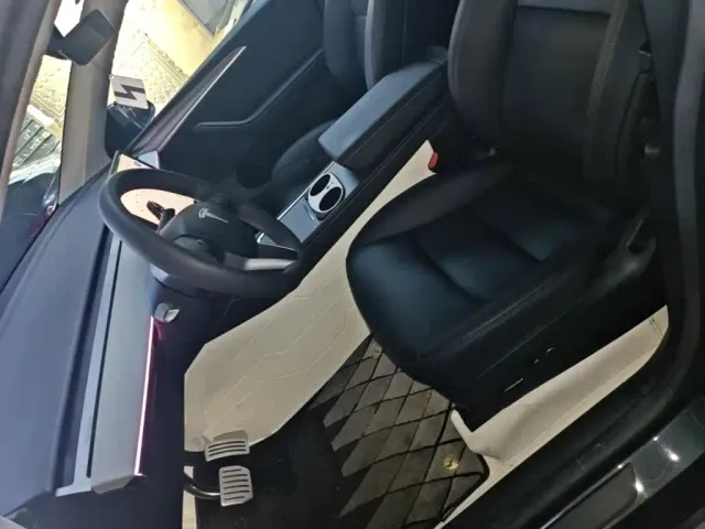 Tesla Model Y — Фото автомобиля 14