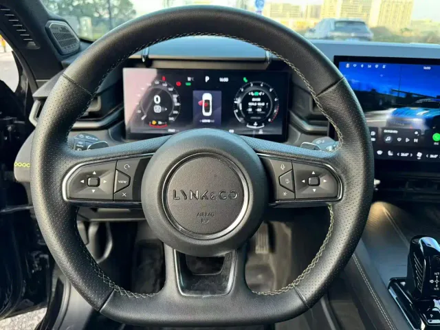 Lynk & Co 03 — Фото автомобиля 10