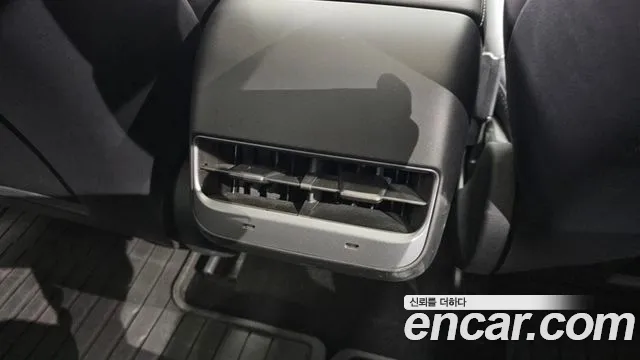 Tesla Model 3 — Фото автомобиля 21