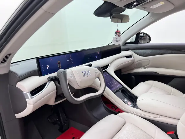 IM Motors LS6 — Фото автомобиля 15