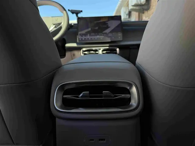 Leapmotor B10 — Фото автомобиля 18
