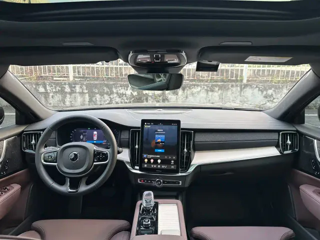 Volvo S90 — Фото автомобиля 11