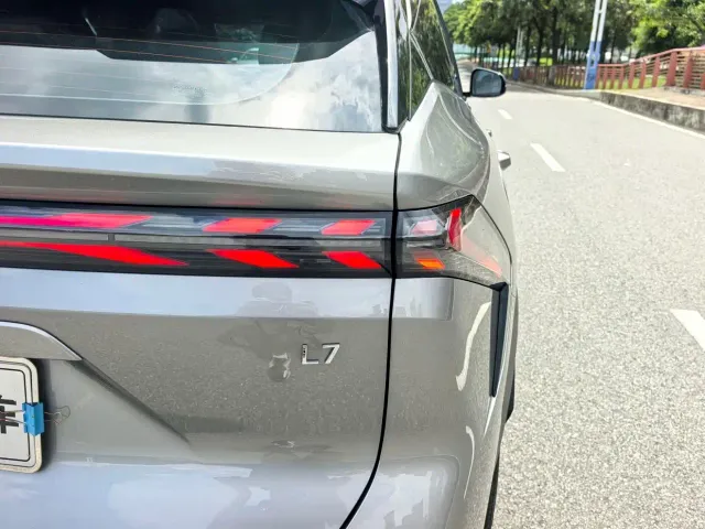 Geely Galaxy L7 — Фото автомобиля 13