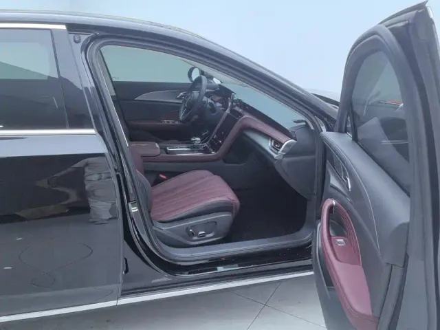 Hongqi H5 — Фото автомобиля 8