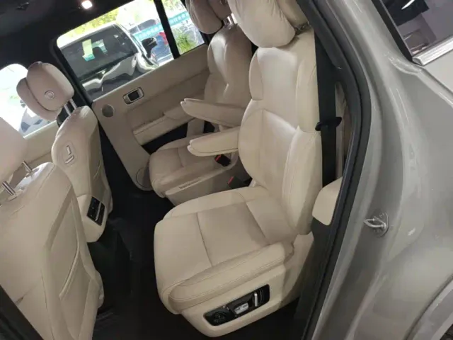 Li Auto L8 — Фото автомобиля 16