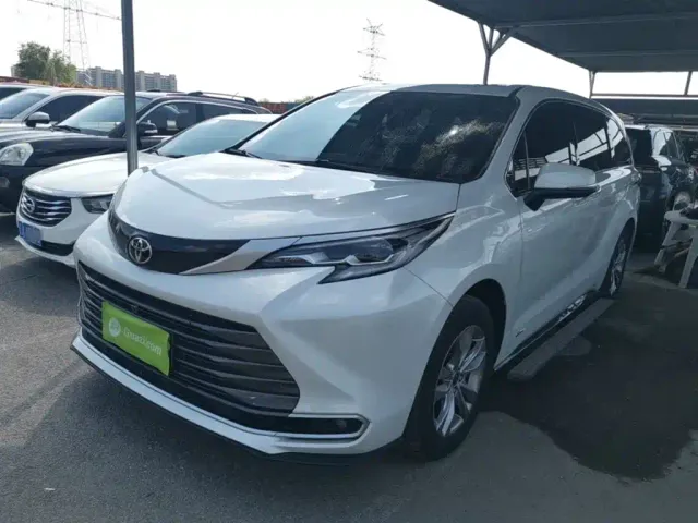 Фотография автомобиля — Toyota Sienna