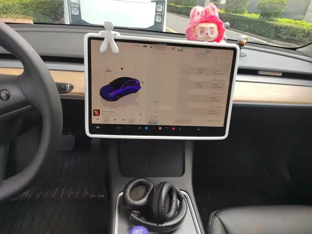 Tesla Model 3 — Фото автомобиля 5