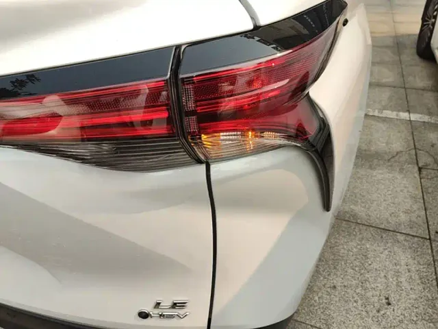 Toyota Sienna — Фото автомобиля 7