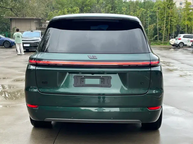 Li Auto L9 — Фото автомобиля 9