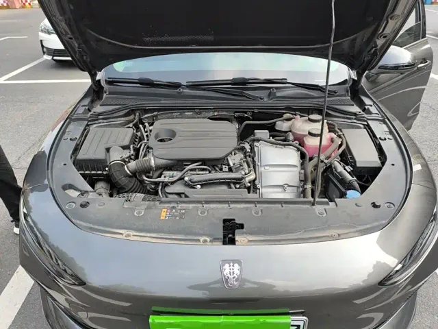 Roewe D7 — Фото автомобиля 16