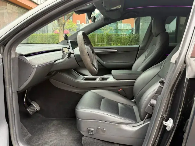 Tesla Model Y — Фото автомобиля 17