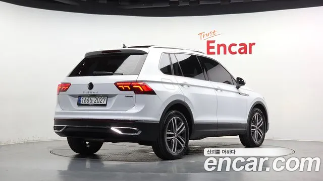 Фотография автомобиля — Volkswagen Tiguan