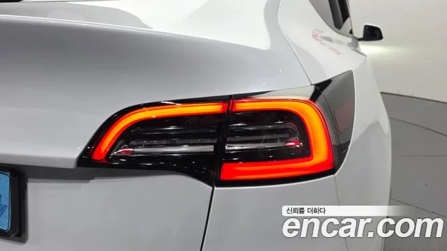 Tesla Model Y — Фото автомобиля 22