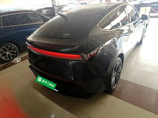 Tesla Model Y — Фото автомобиля 6