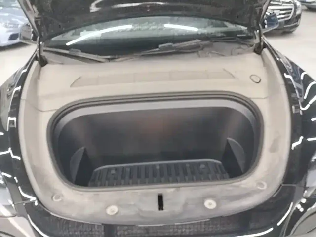 Tesla Model Y — Фото автомобиля 19
