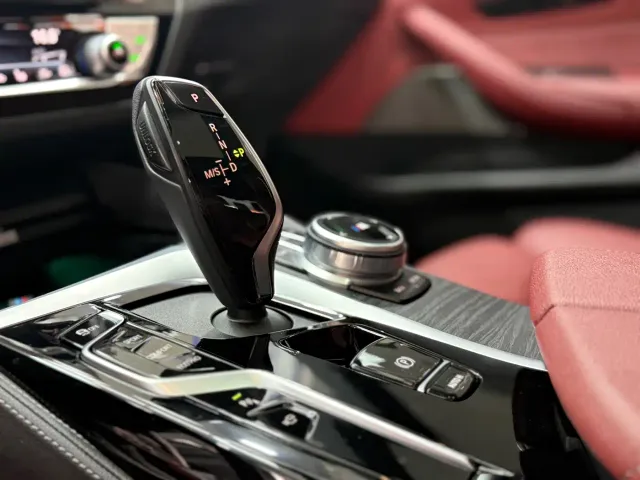 BMW 5 Series — Фото автомобиля 12