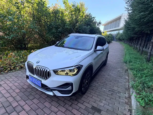 Фотография автомобиля — BMW X1
