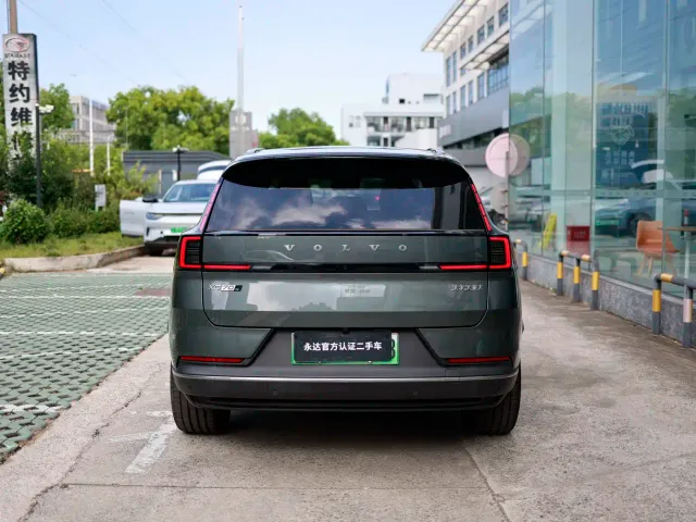 Volvo XC70 Plug-in Hybrid — Фото автомобиля 12