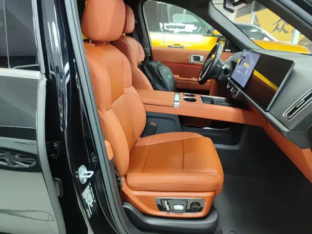 Li Auto L8 — Фото автомобиля 19