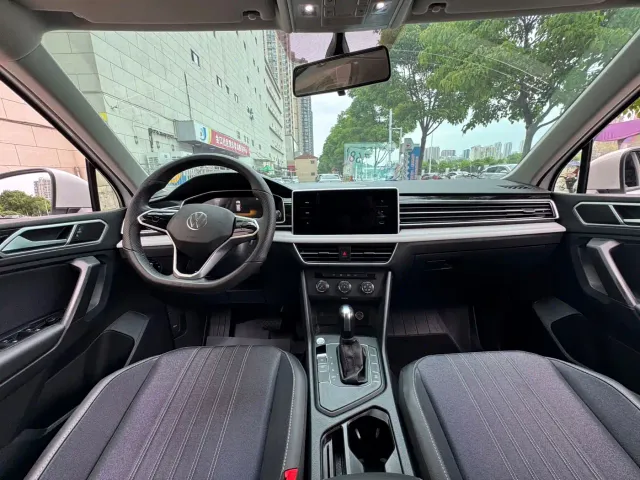 Volkswagen Tiguan L — Фото автомобиля 9