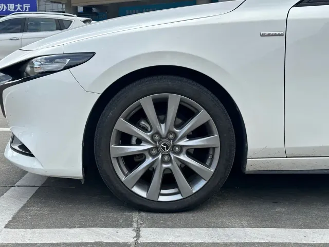 Mazda Axela — Фото автомобиля 7