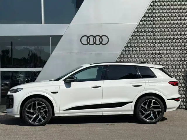 Audi Q6L e-tron — Фото автомобиля 5