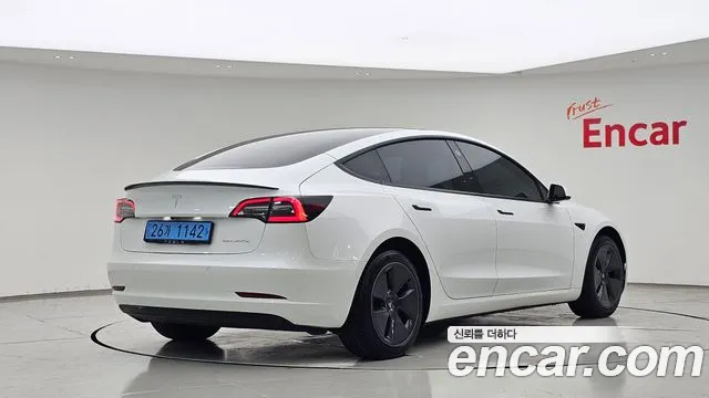 Tesla Model 3 — Фото автомобиля 2