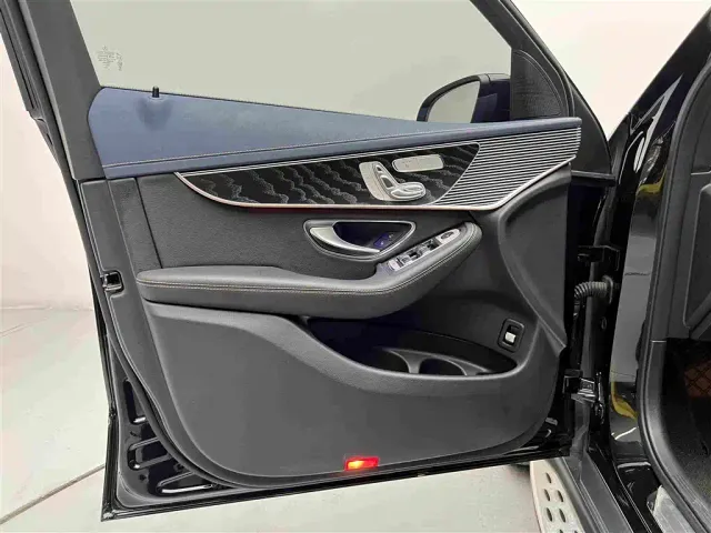 Mercedes-Benz EQC — Фото автомобиля 11