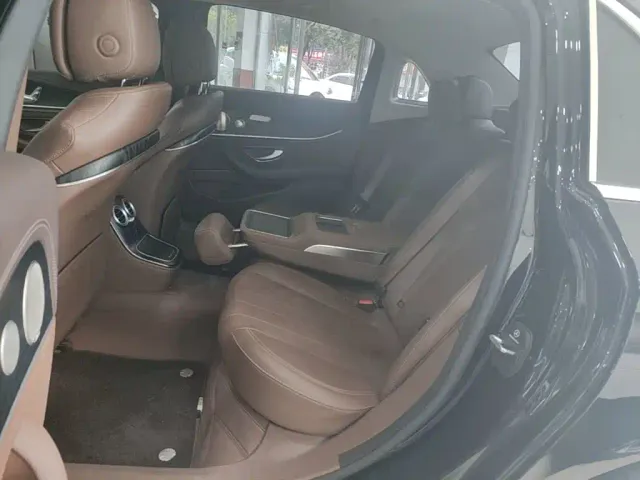 Mercedes-Benz E-Class — Фото автомобиля 16