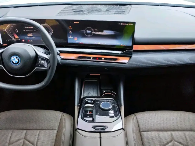BMW i5 — Фото автомобиля 8