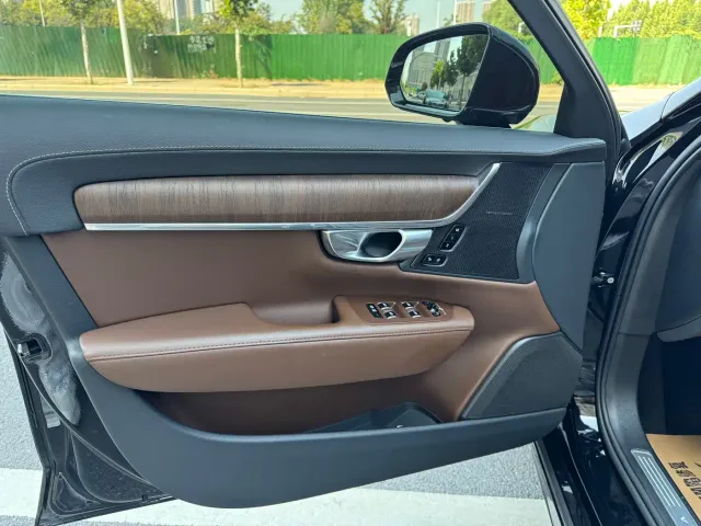 Volvo S90 — Фото автомобиля 11