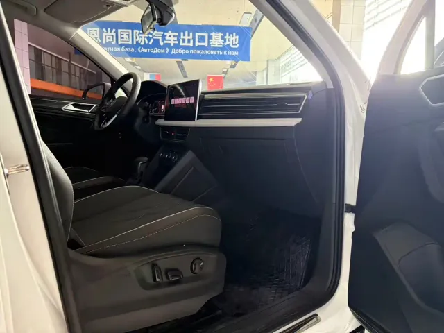Volkswagen Tiguan L — Фото автомобиля 16